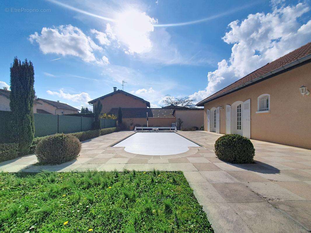 Maison - 4 Chambres - Bureau - Buanderie - Cave à vins - Garage - Piscine - Grande Cour - - photo 5