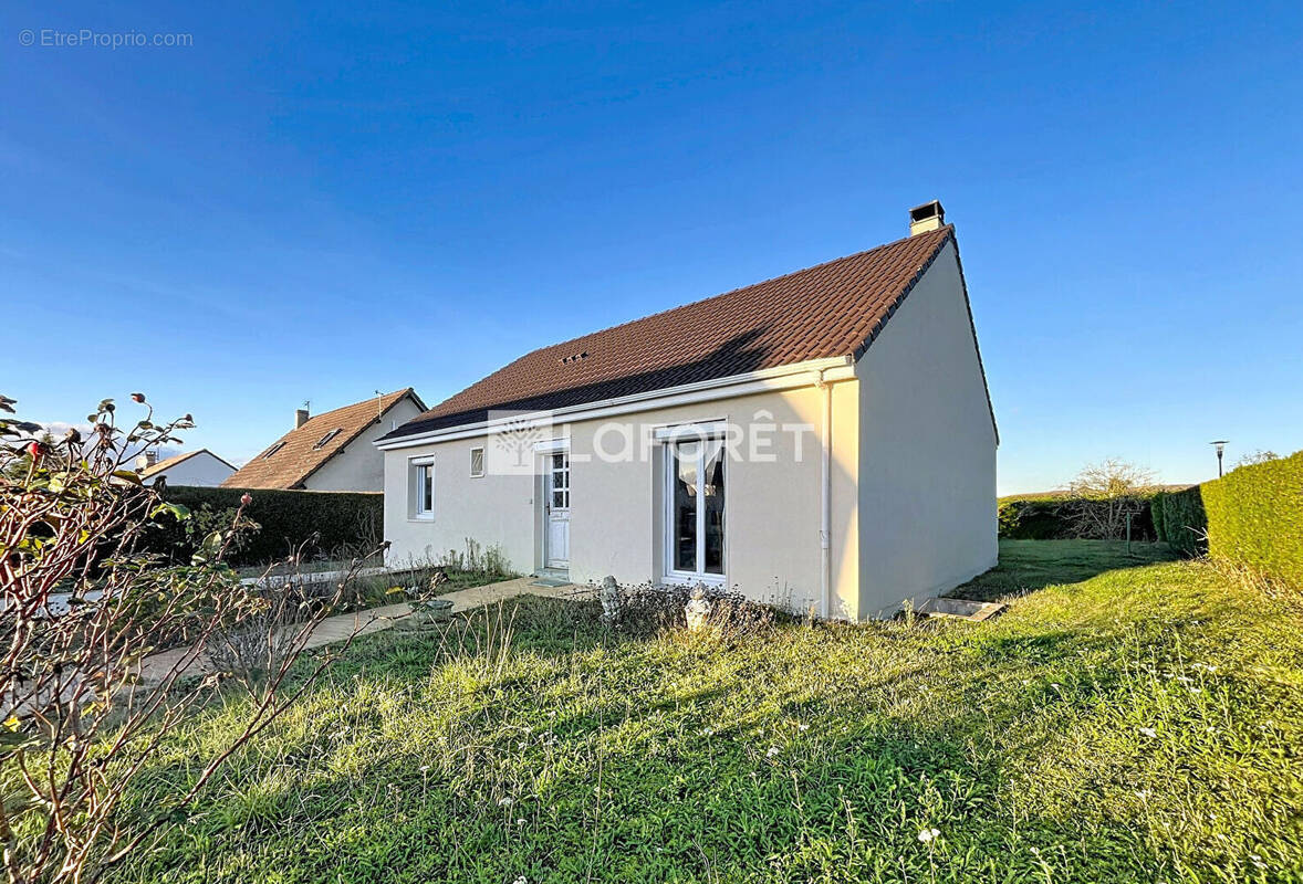 Maison à COURCELLES-SUR-SEINE