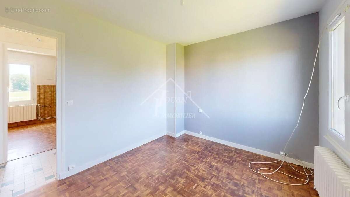 Maison à THIEL-SUR-ACOLIN