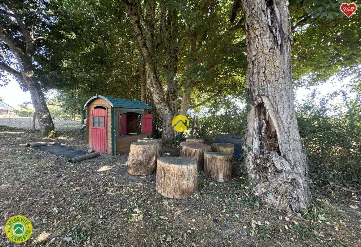 Maison à LA GUERCHE-SUR-L'AUBOIS