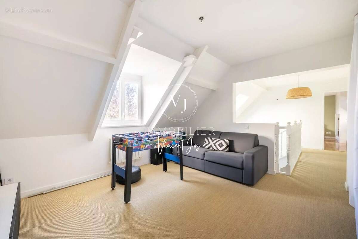 Maison à MORAINVILLIERS
