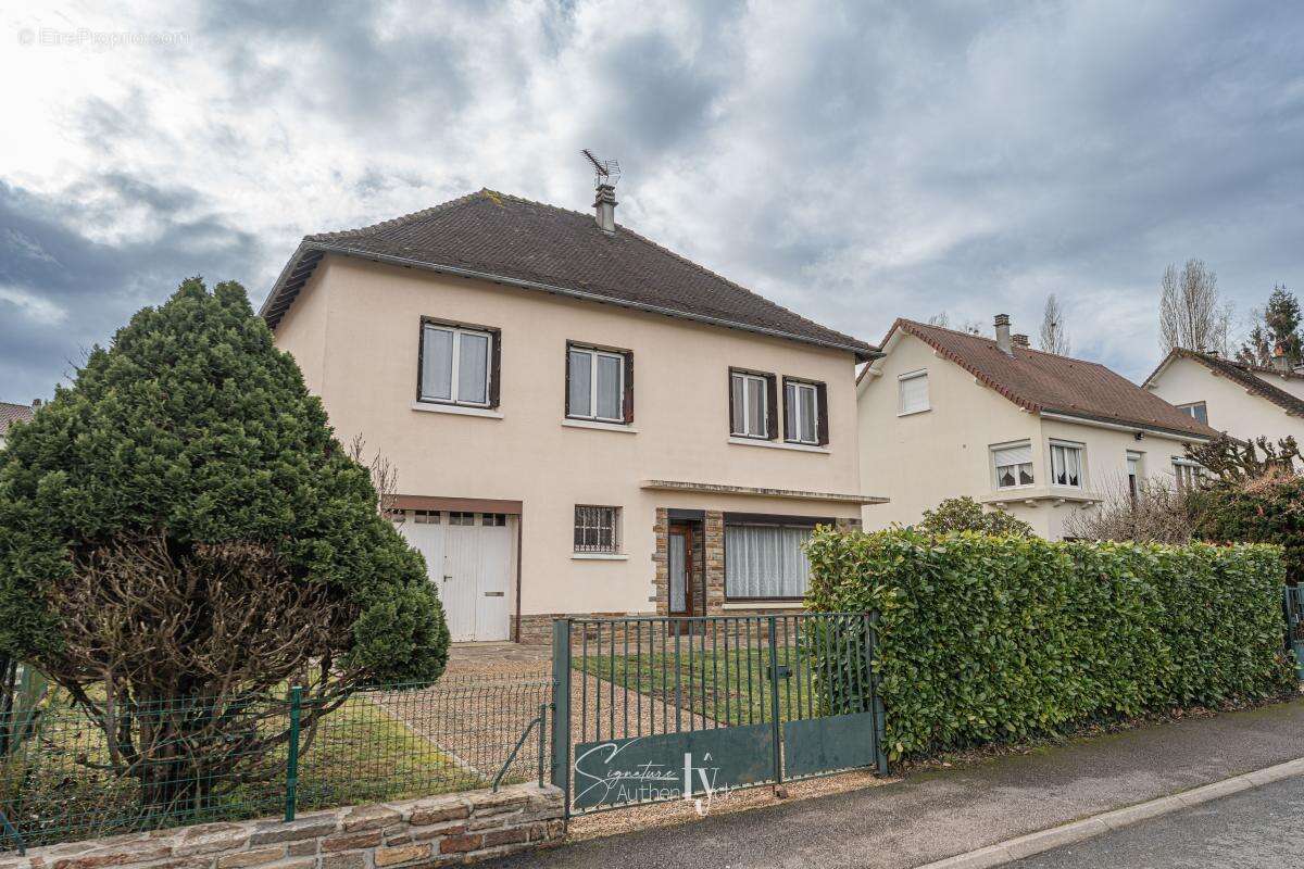 Maison à MAGNAC-BOURG