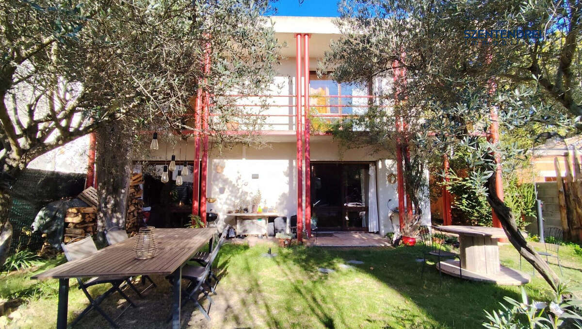 Szentendrei immobilier  maison F4 Aubais - Jardin arboré calm - Maison à AUBAIS