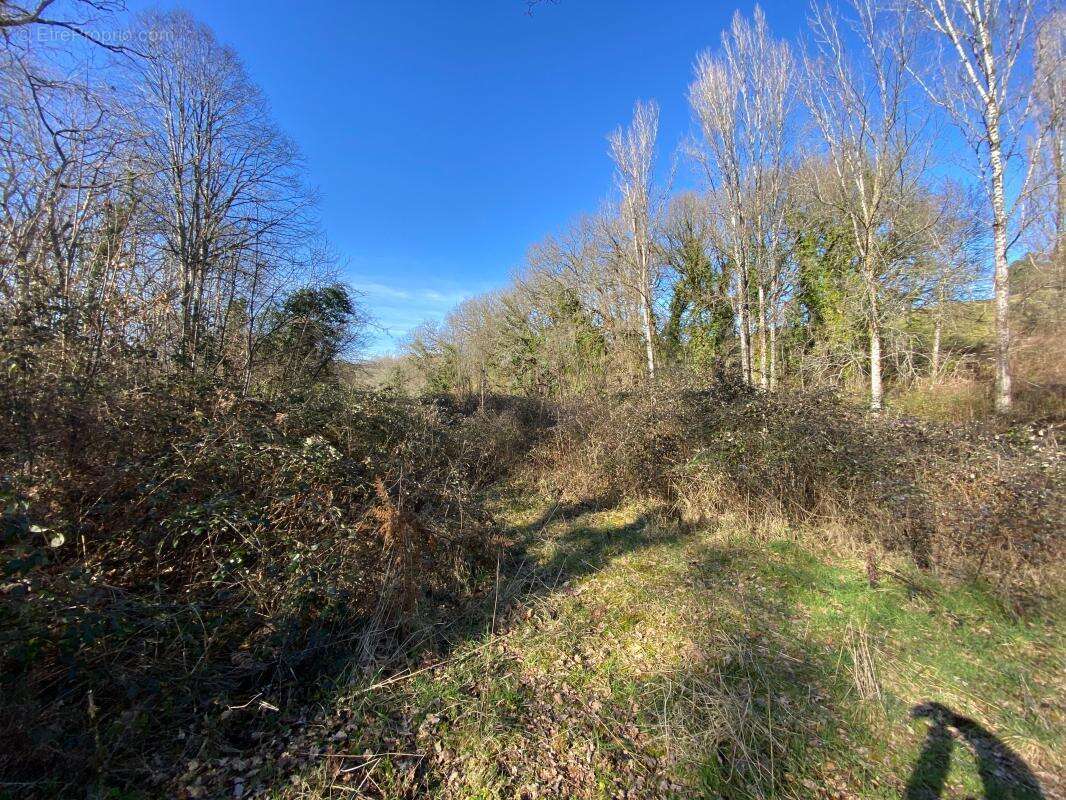Terrain à ROUFFIGNAC-SAINT-CERNIN-DE-REILHAC