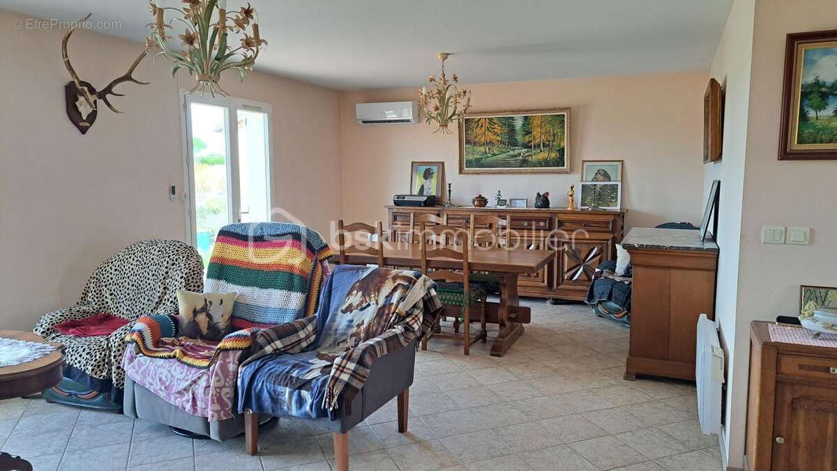 Maison à LA CHAPELLE-GONAGUET