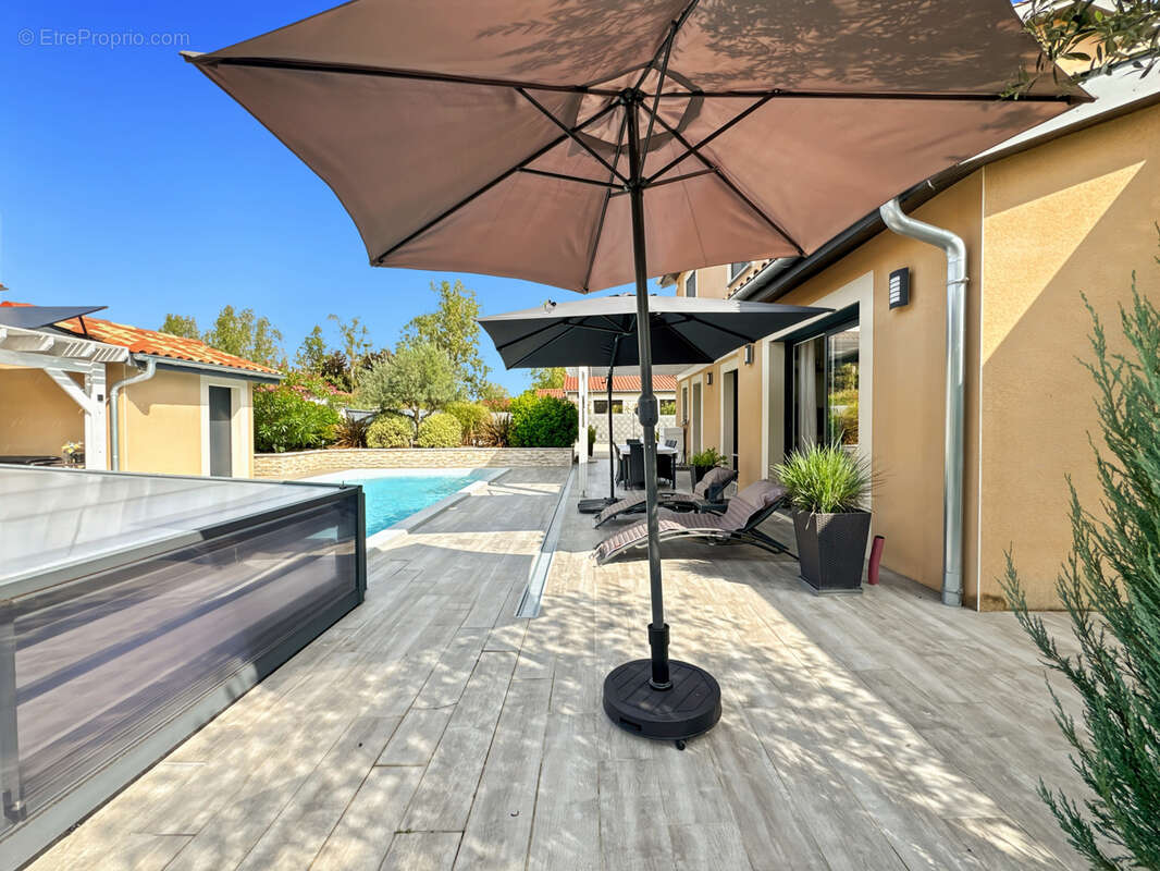 À vendre   Maison contemporaine avec piscine à Saint-Bernard 160m2 6 pièces sur grand  terrain plat. - photo 26