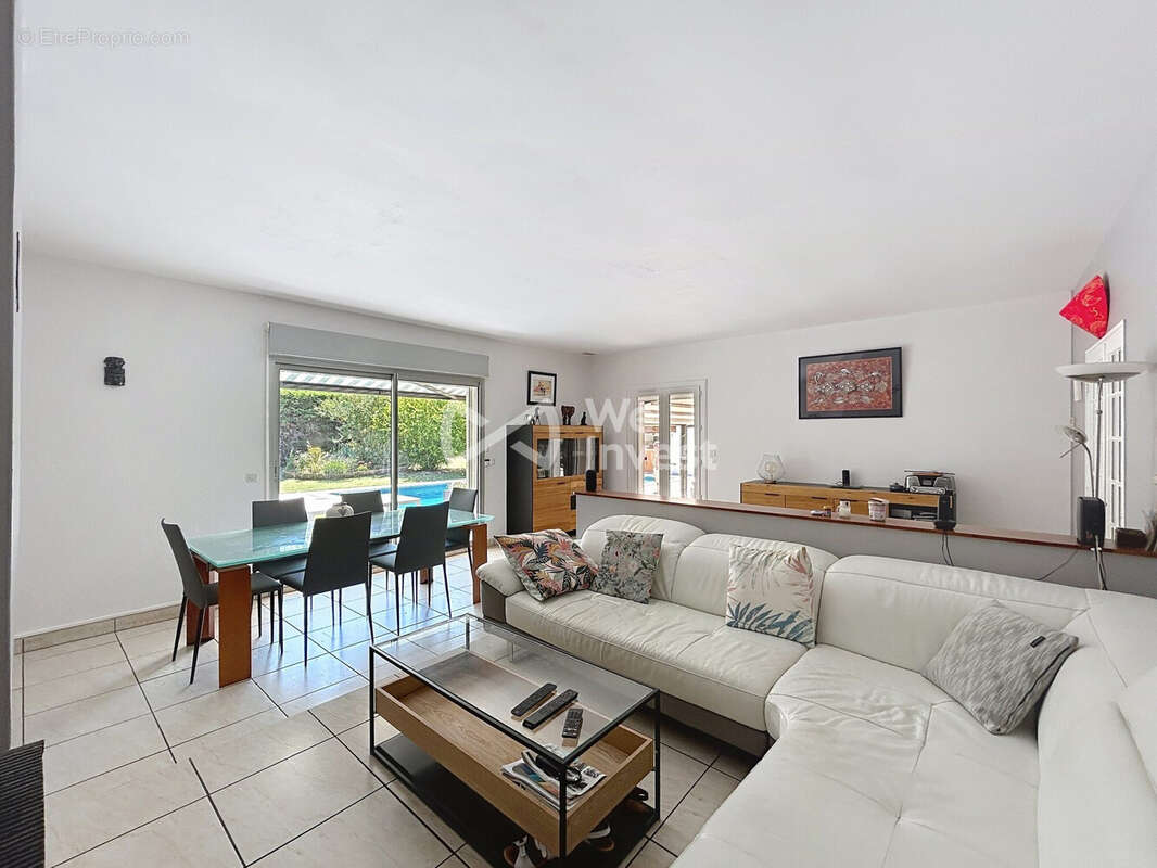 Maison à SAINT-CLEMENT-DE-RIVIERE