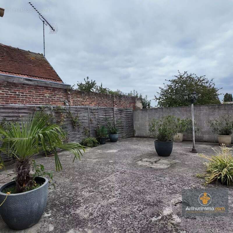 Commerce à LONGUEIL-ANNEL