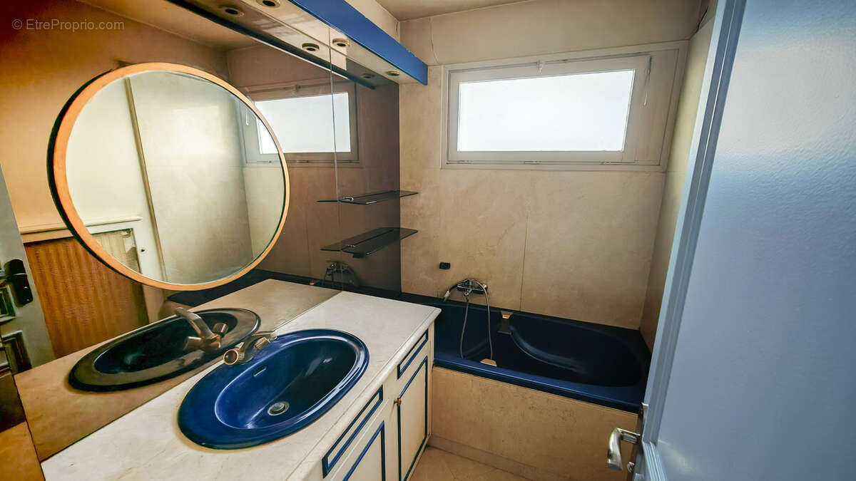 Appartement à COURBEVOIE