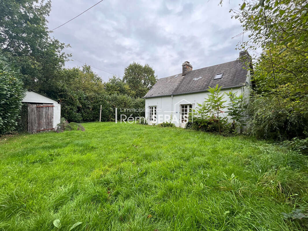Maison à SAINT-ROCH-SUR-EGRENNE