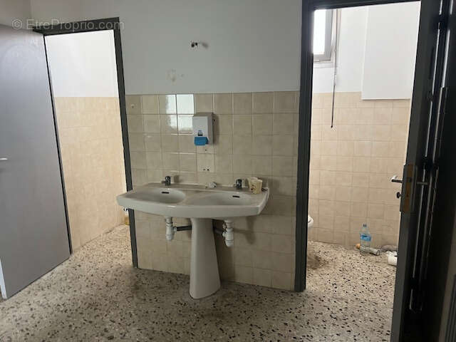 Commerce à SAINT-CLAIR-DU-RHONE