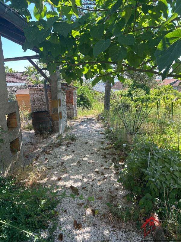 maison avec garage et terrain - photo 4