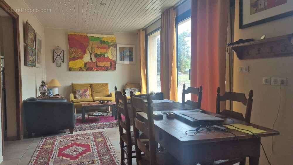 Maison à MEYRALS