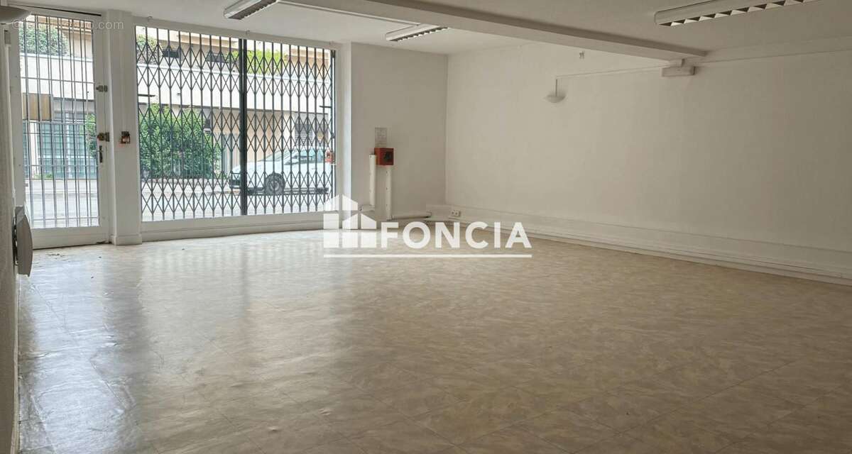 Local commercial, 365 m2, centre Cahors - photo 7
