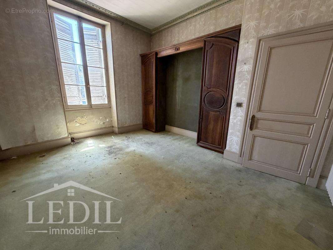 Belle demeure en ville av jardin, piscine, garage - photo 8