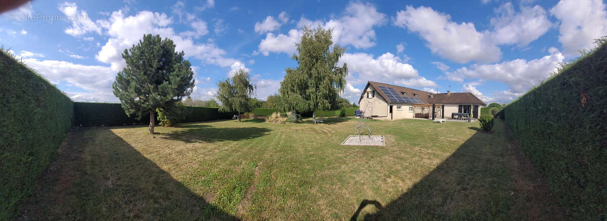 Maison à VILLETHIERRY