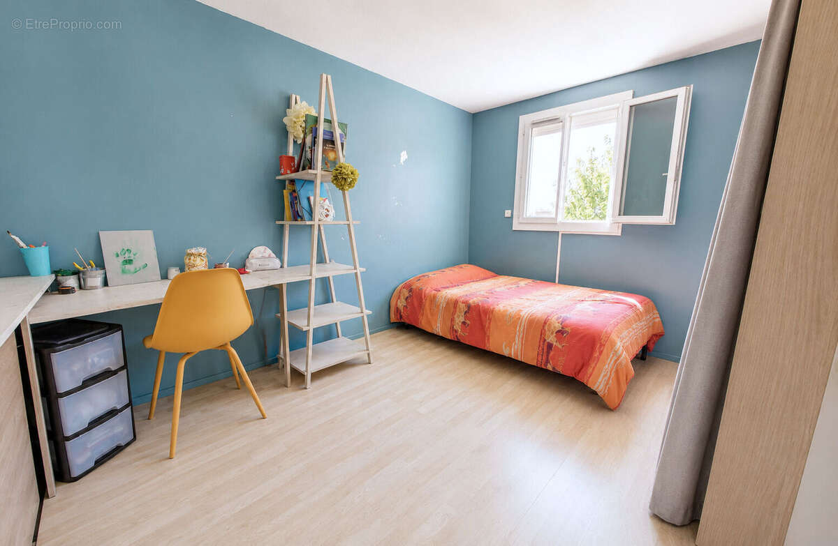 Roissy en Brie - Maison 5 chambres avec terrasse, jardin et garage - DPE C - photo 8