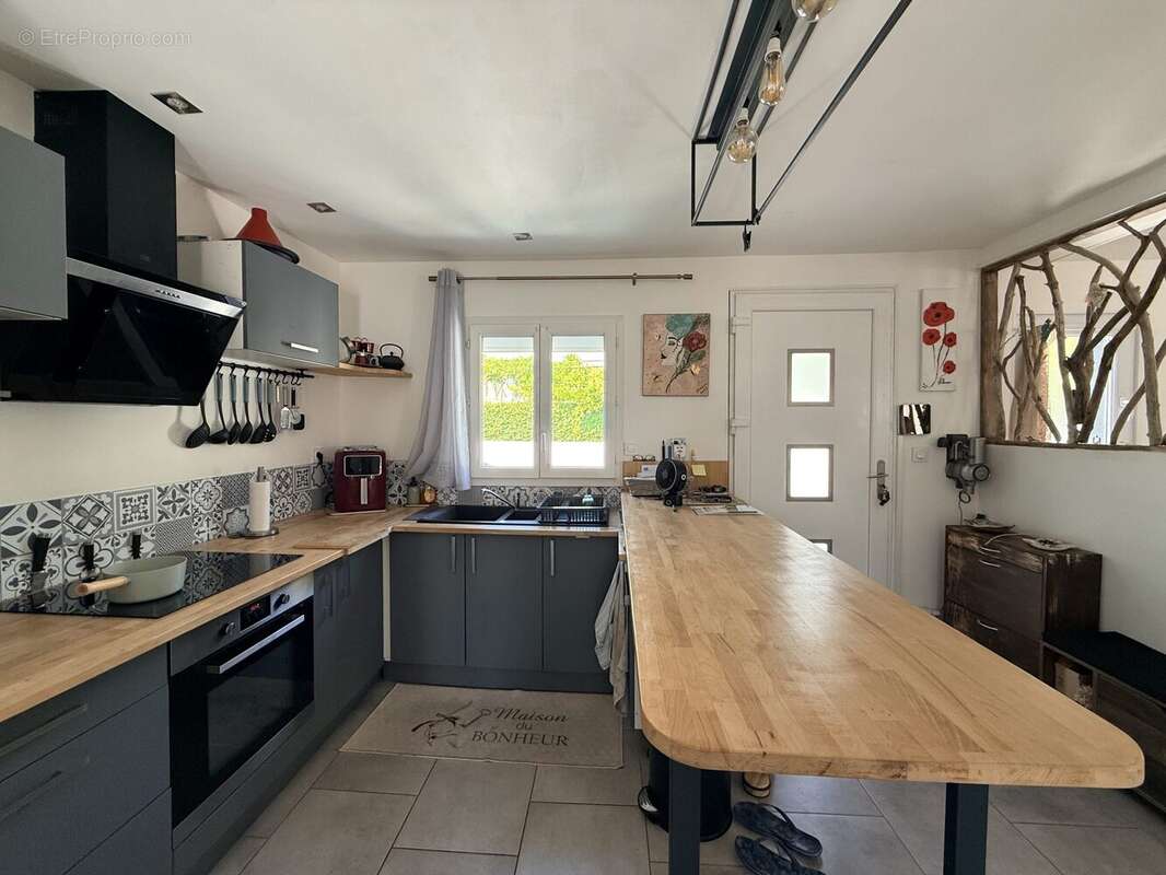 Maison 98 m² à Istres  - photo 8