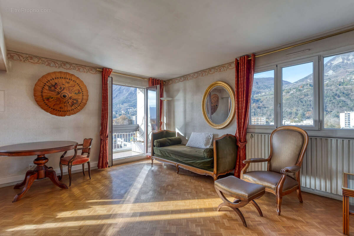 Appartement à MEYLAN