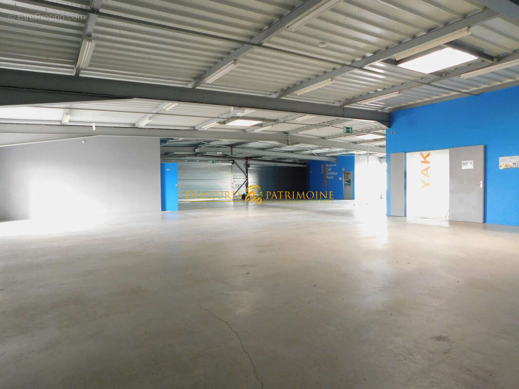 Commerce 797 m² à Champniers  - photo 8