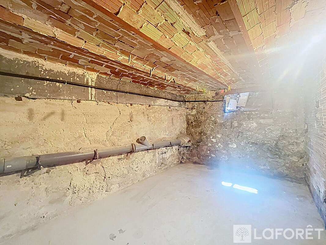 Studio Menton 15.10 m2 - proximité immédiate du centre ville - photo 8