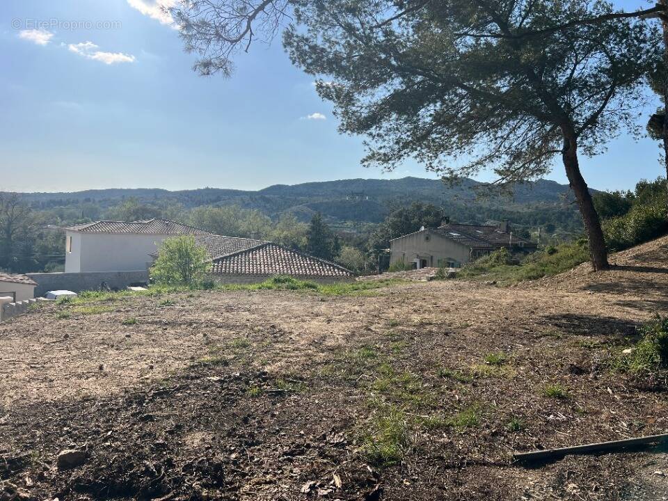 Terrain à EYGUIERES