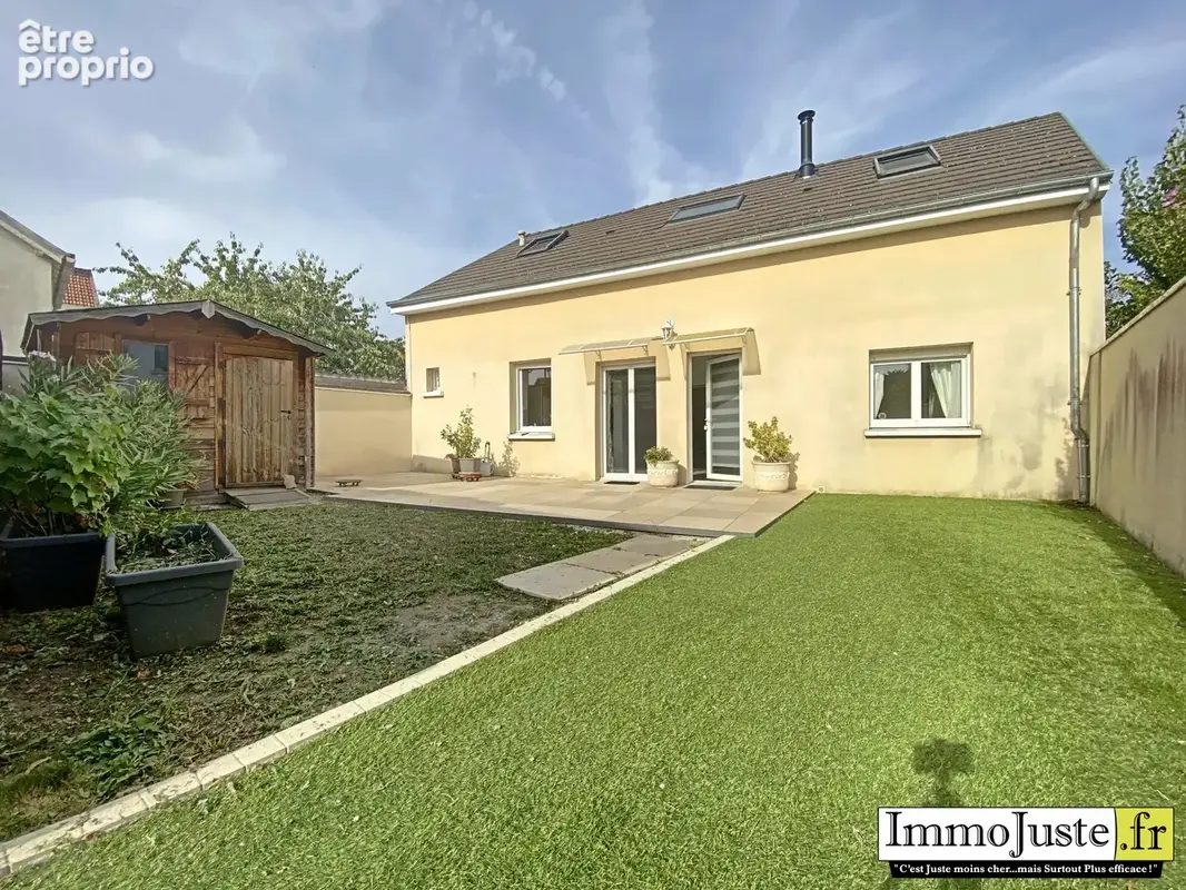 Photo Maison à Les Essarts-Le-Roi au prix de 346 700€