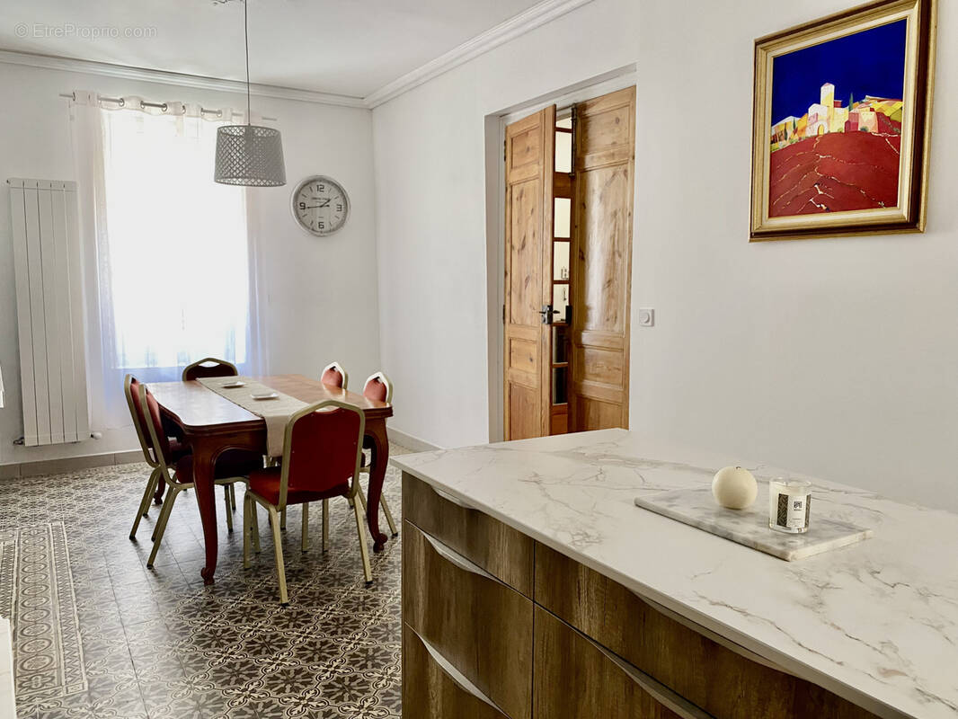 Maison à MONTOULIERS