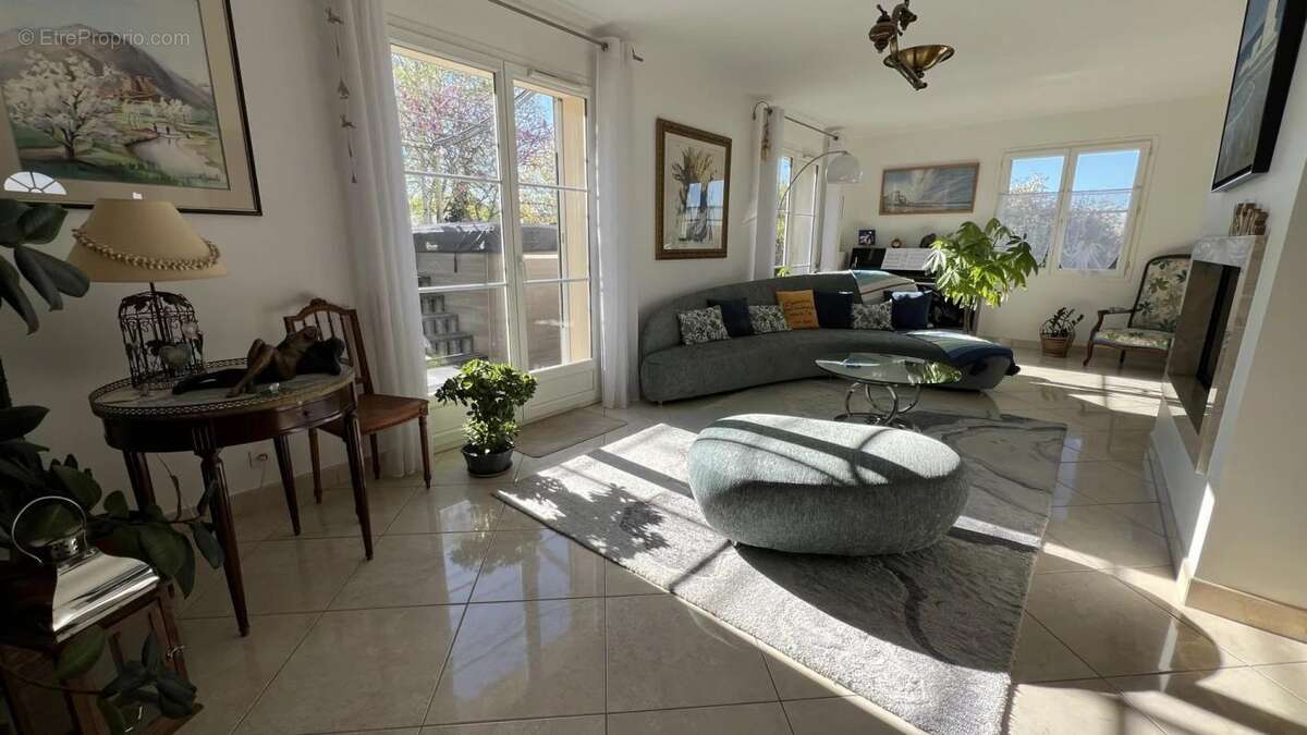 Maison à LES CLAYES-SOUS-BOIS