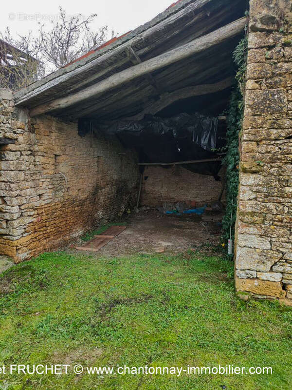 Maison à BAZOGES-EN-PAREDS