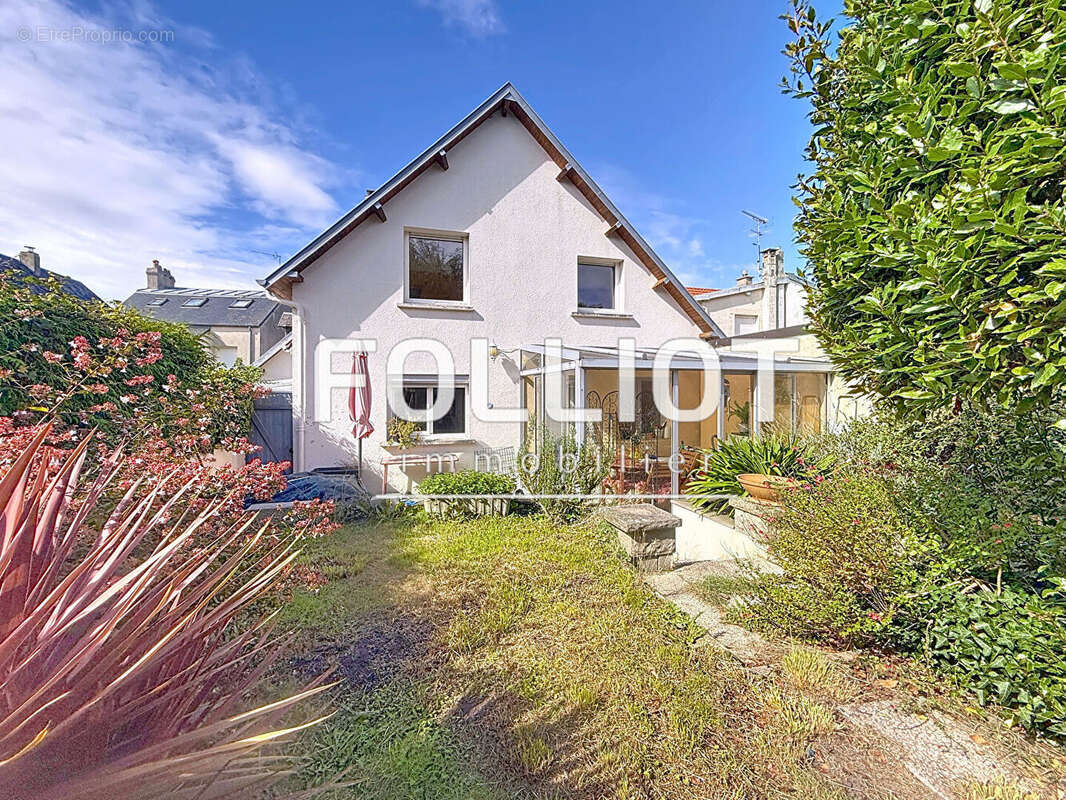 Maison à DONVILLE-LES-BAINS