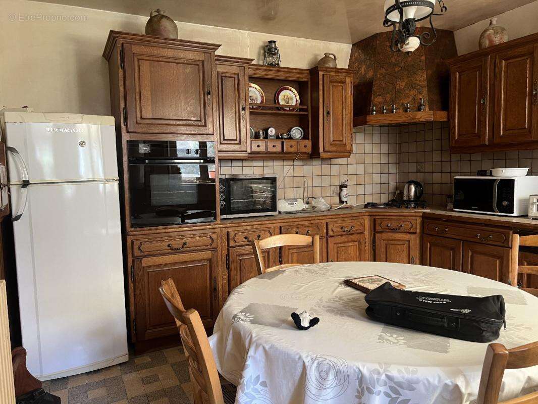 Maison à AZAY-LE-FERRON