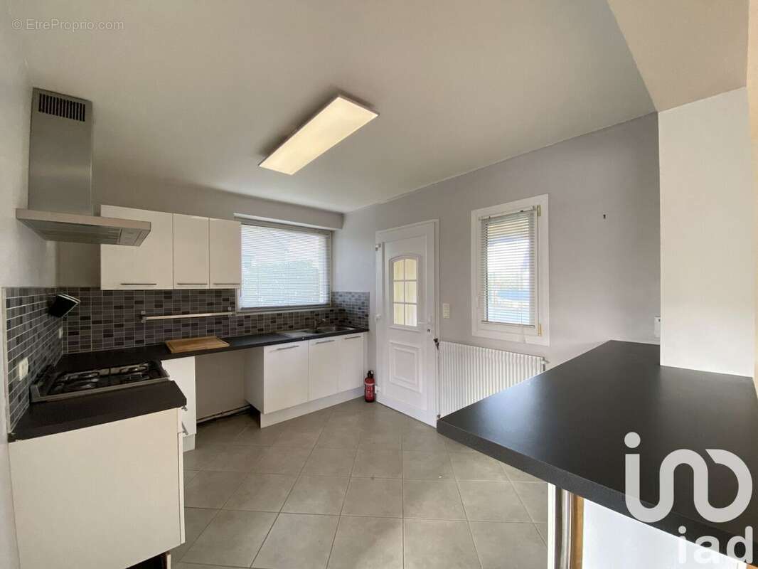 Maison 134 m² à Ergue-Gaberic  - photo 5
