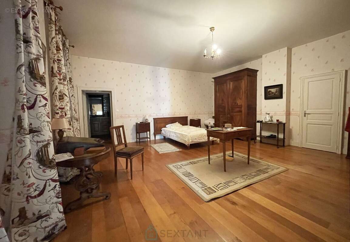 Maison à BARBEZIEUX-SAINT-HILAIRE