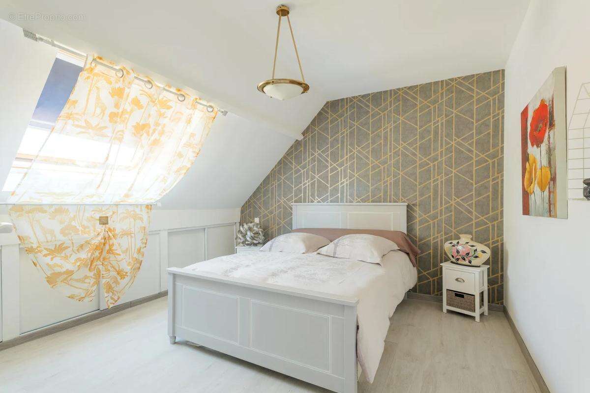 Maison de 7 pièces de 245 m² à Claye-Souilly - photo 14