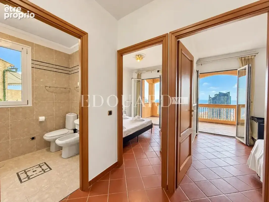 Dans un domaine privé et sécurisé, à vendre villa de prestige avec vue panoramique sur la Principauté de Monaco - photo 11