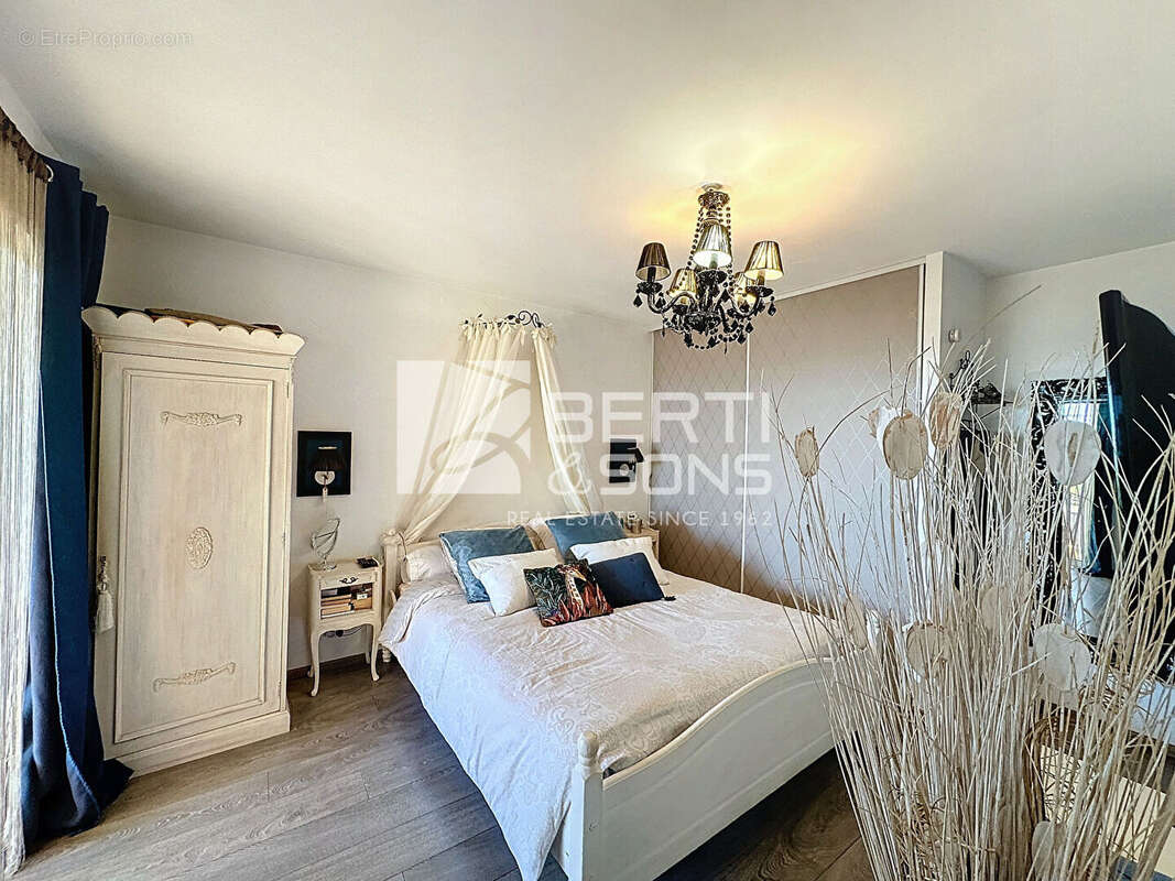 Maison à MANDELIEU-LA-NAPOULE