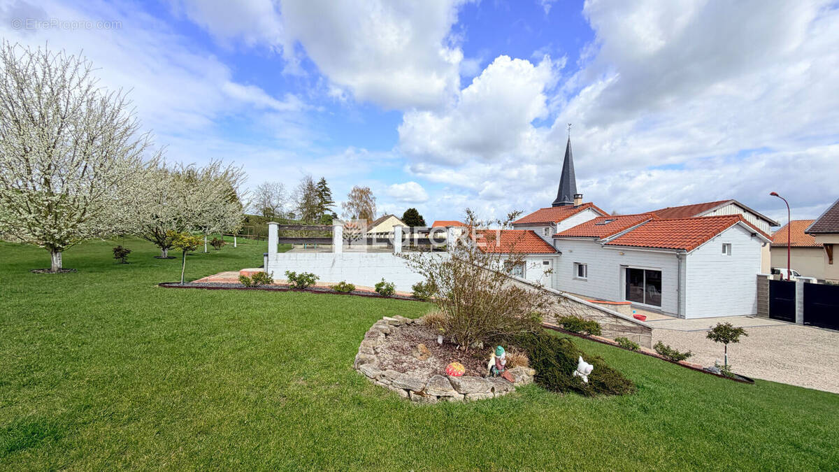 Maison à DOMMARTIN-VARIMONT