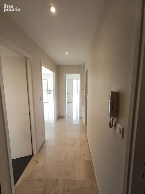 LE CANNET à vendre 2 pièces 49 m2 en étage élevé avec cave - photo 3