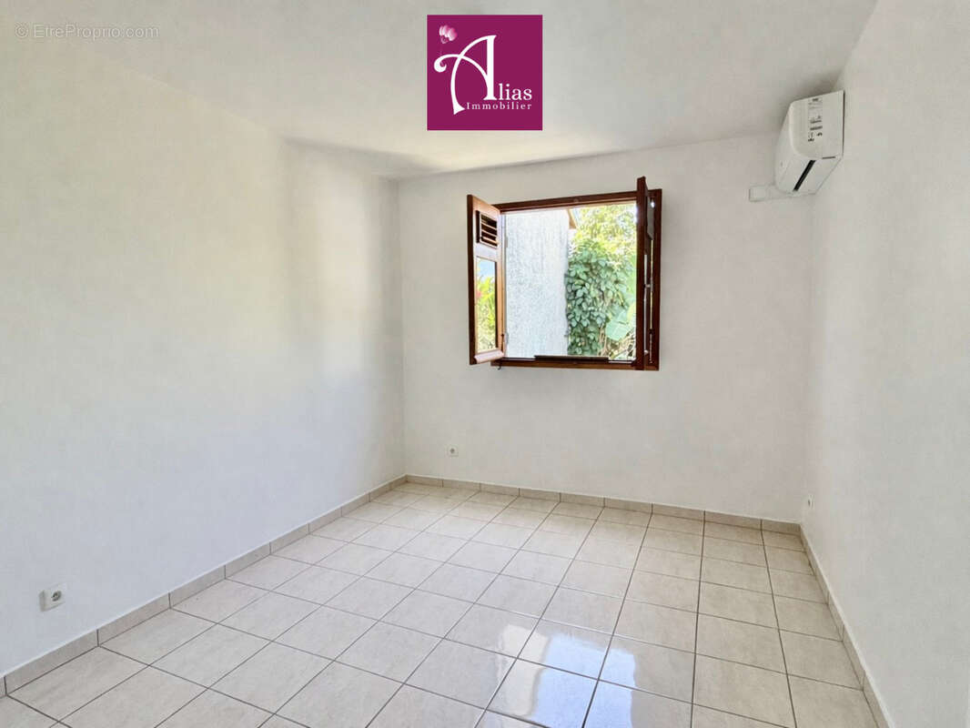 Maison à BAIE-MAHAULT