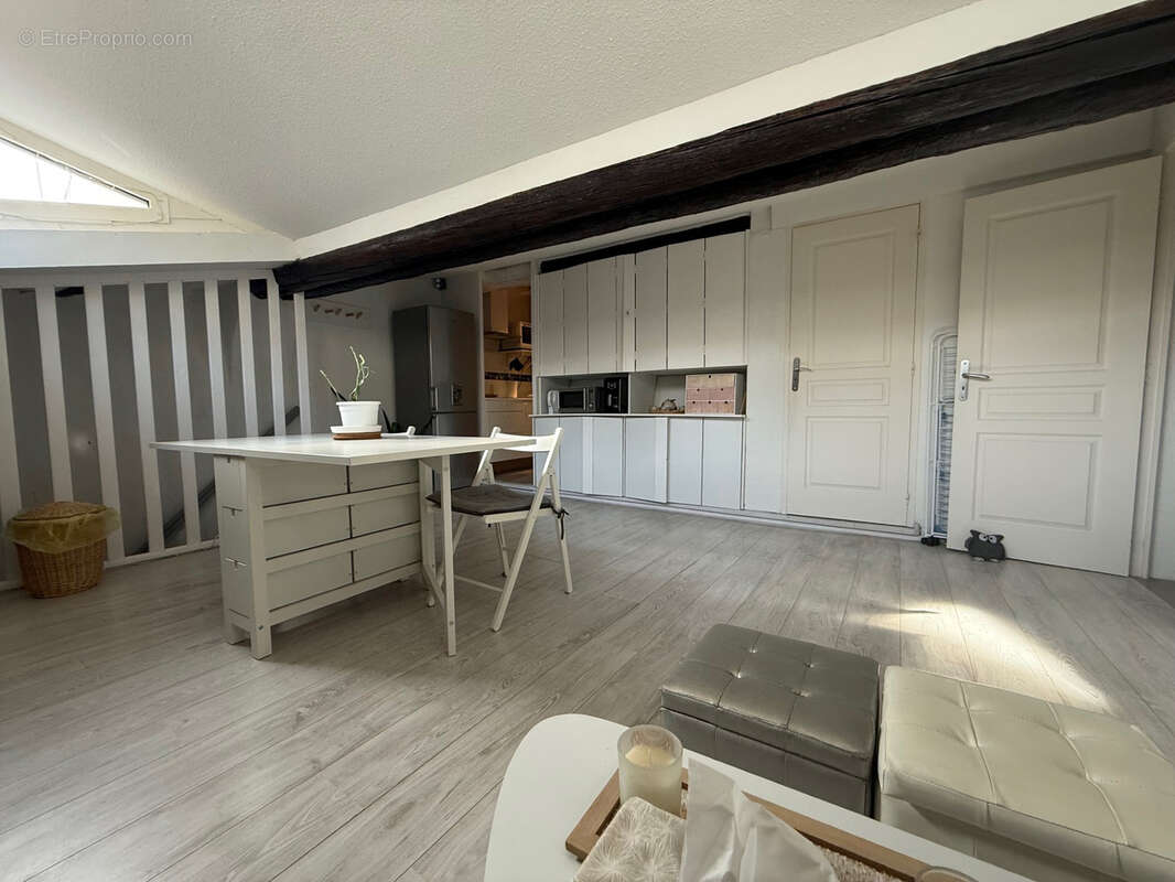 Appartement à MEZE