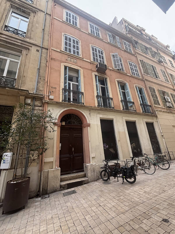 Appartement à MARSEILLE-1E