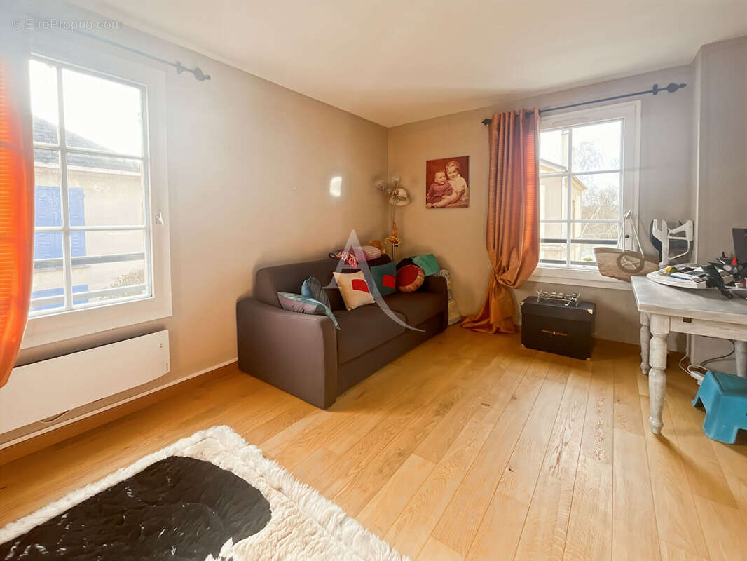 Maison d'exception 214m² ? 5 ch ? Ponton privé ? Port Cergy - photo 10