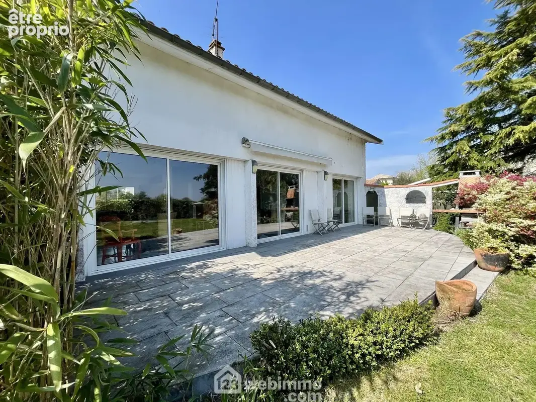 Maison 137 m² à Saint-Medard-En-Jalles  - photo 13