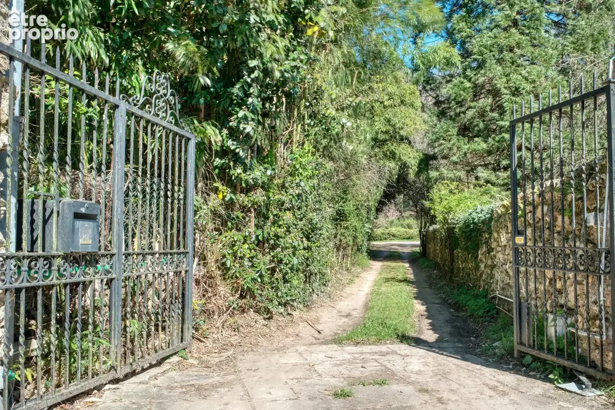 Propriete de caractere du 18eme avec parc boisé - fort potentiel - photo 2