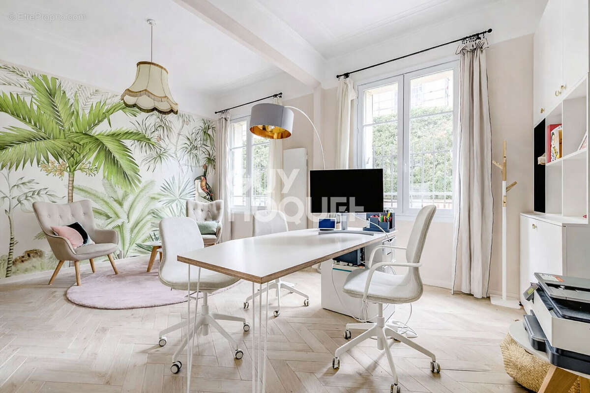 Commerce à PARIS-11E