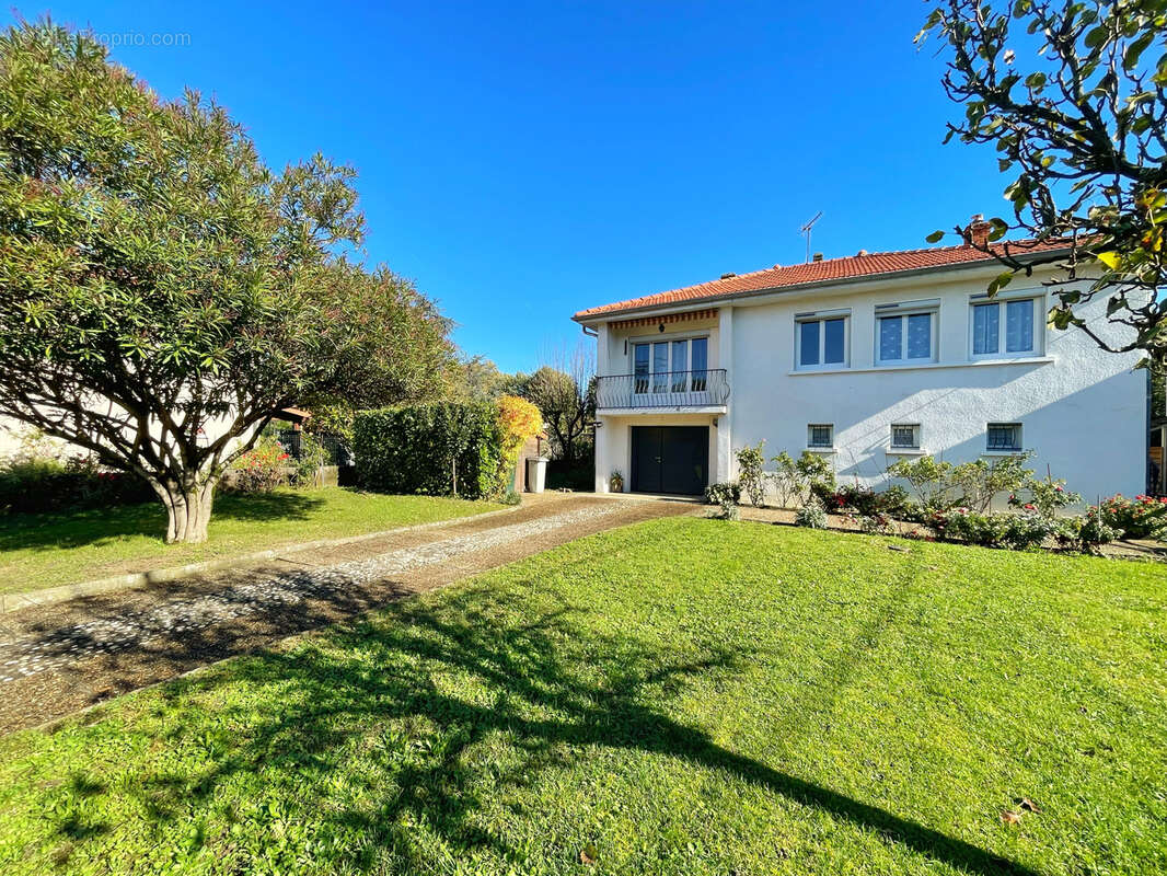 Maison à PIERRE-BENITE