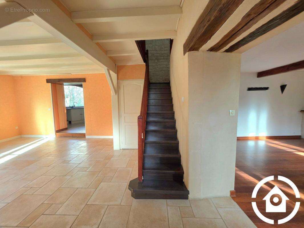 Maison à GENSAC-LA-PALLUE