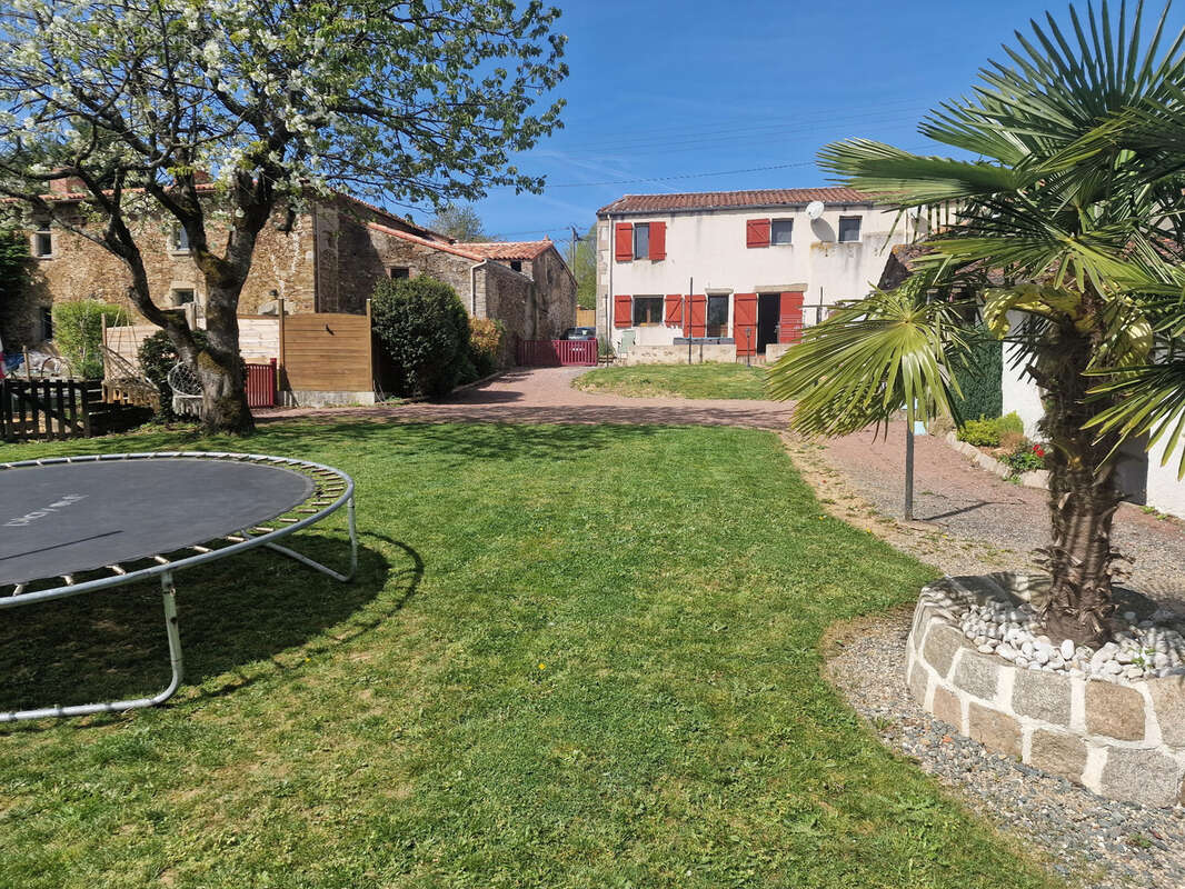 Maison à LES HERBIERS