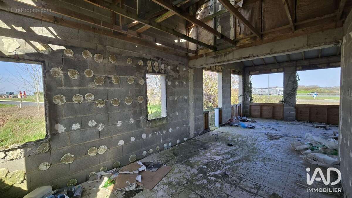 Photo 4 - Commerce à CHAUNAY